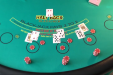 How to Play Half Back Blackjack – Protect the Weak, Risk the Strong