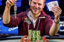 Sam Greenwood is chasing the lead with ten Canadians left in WOSP Main going into Day 6.