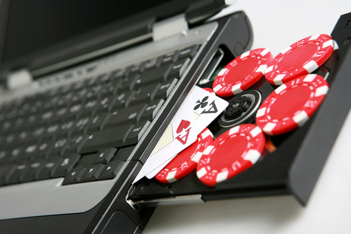 อันตรายของ ออนไลน์ การพนัน หลอกลวง และหนังสือกีฬา หลอกลวง ? online-casino-poker-1200x800